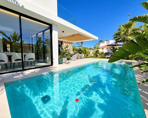 3 camera da letto Villa in vendita in Cabo Roig, Orihuela con piscina garage - 749.000 € (Rif: 10101501)