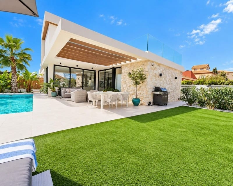 3 Zimmer Villa zu verkaufen in Cabo Roig mit Pool Garage - 749.000 € (Ref: 10101501)