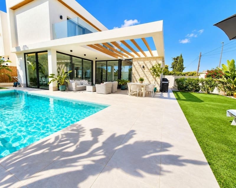 3 Zimmer Villa zu verkaufen in Cabo Roig mit Pool Garage - 749.000 € (Ref: 10101501)