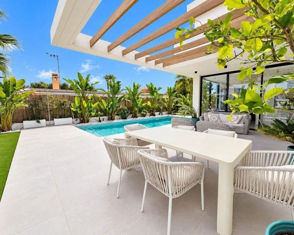 3 camera da letto Villa in vendita in Cabo Roig, Orihuela con piscina garage - 749.000 € (Rif: 10101501)