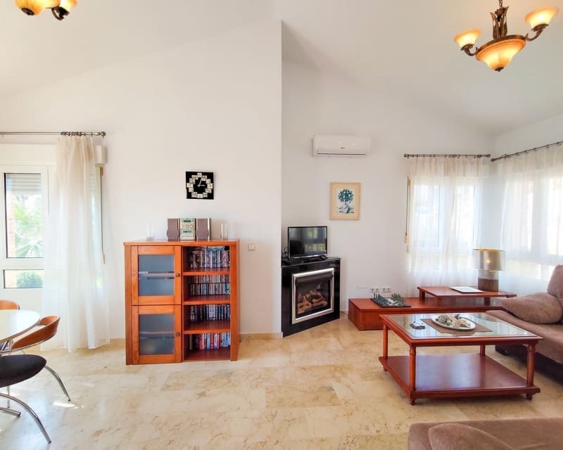 3 quarto Moradia para venda em Villamartin com piscina - 429 995 € (Ref: 10101502)