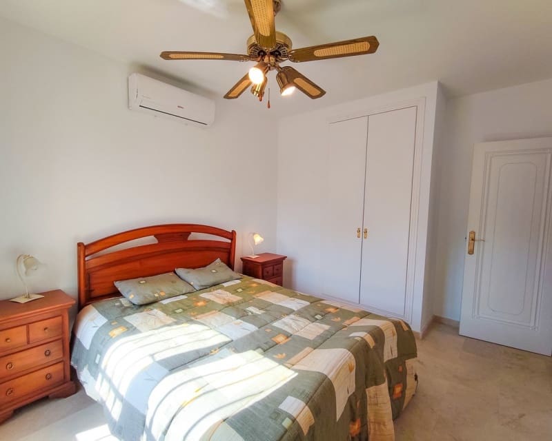 3 quarto Moradia para venda em Villamartin com piscina - 429 995 € (Ref: 10101502)