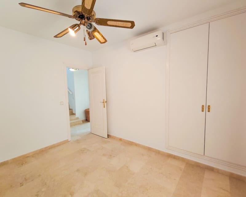3 quarto Moradia para venda em Villamartin com piscina - 429 995 € (Ref: 10101502)