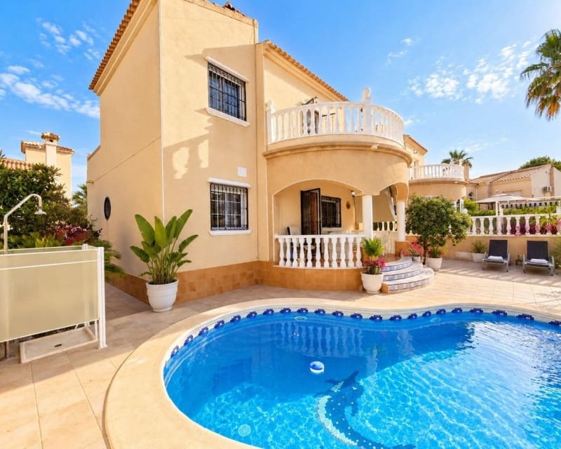 3 soveværelse Villa til salg i Villamartin med swimmingpool - € 369.000 (Ref: 10101504)