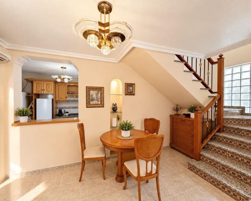 3 soveværelse Villa til salg i Villamartin med swimmingpool - € 369.000 (Ref: 10101504)