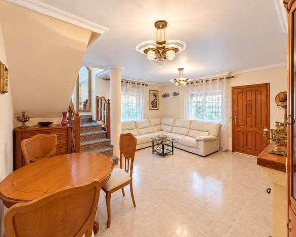 3 soveværelse Villa til salg i Villamartin, Orihuela med swimmingpool - € 369.000 (Ref: 10101504)