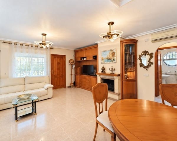 3 soveværelse Villa til salg i Villamartin, Orihuela med swimmingpool - € 369.000 (Ref: 10101504)