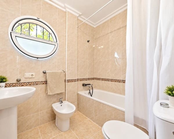 3 soveværelse Villa til salg i Villamartin, Orihuela med swimmingpool - € 369.000 (Ref: 10101504)