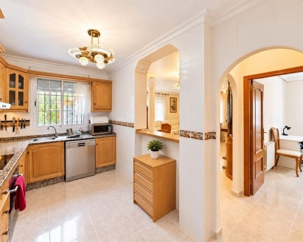 3 soveværelse Villa til salg i Villamartin, Orihuela med swimmingpool - € 369.000 (Ref: 10101504)