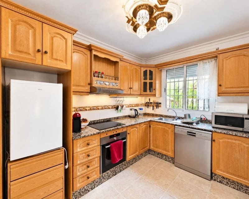 3 soveværelse Villa til salg i Villamartin med swimmingpool - € 369.000 (Ref: 10101504)