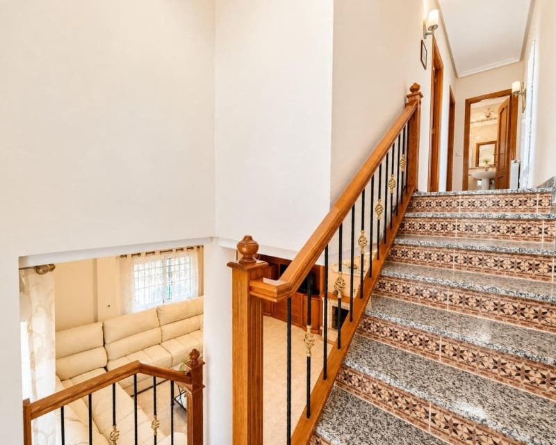 3 soveværelse Villa til salg i Villamartin med swimmingpool - € 369.000 (Ref: 10101504)