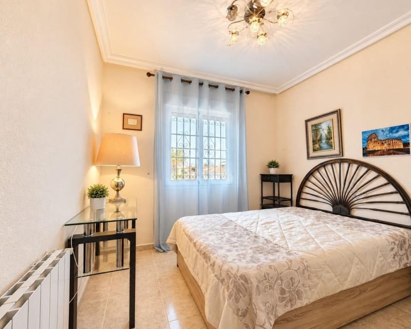 3 soveværelse Villa til salg i Villamartin med swimmingpool - € 369.000 (Ref: 10101504)