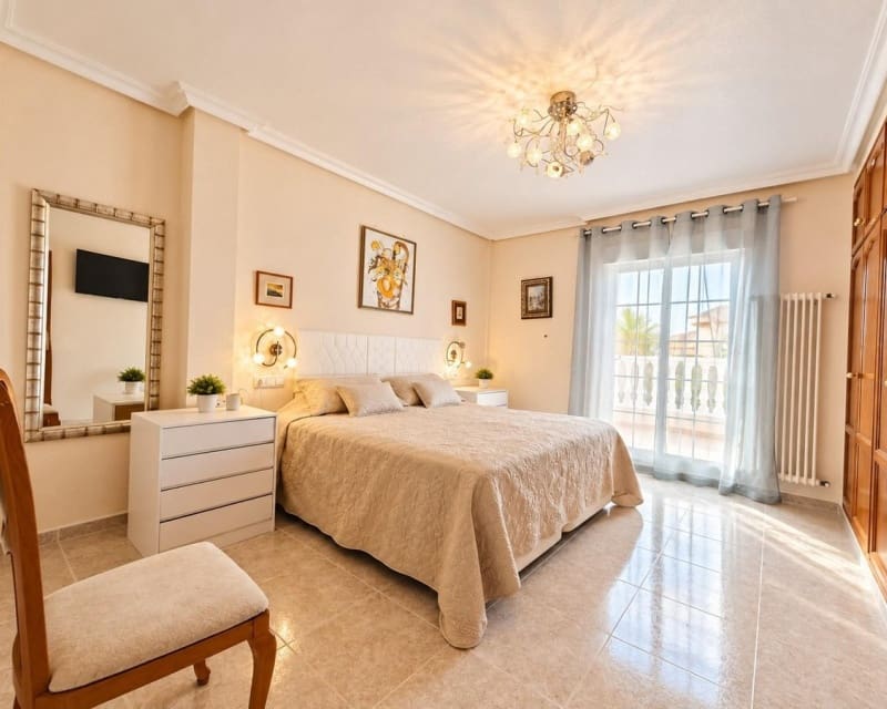 3 soveværelse Villa til salg i Villamartin med swimmingpool - € 369.000 (Ref: 10101504)
