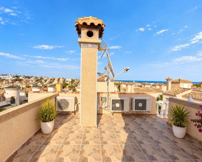 3 soveværelse Villa til salg i Villamartin med swimmingpool - € 369.000 (Ref: 10101504)