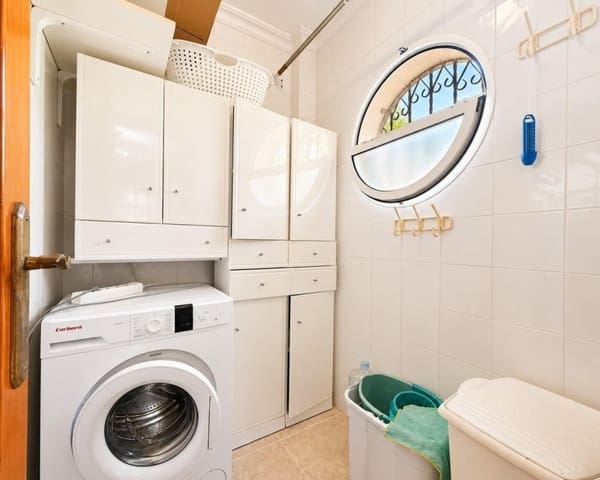 3 soveværelse Villa til salg i Villamartin, Orihuela med swimmingpool - € 369.000 (Ref: 10101504)