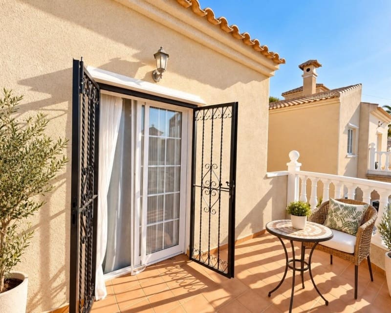3 soveværelse Villa til salg i Villamartin med swimmingpool - € 369.000 (Ref: 10101504)