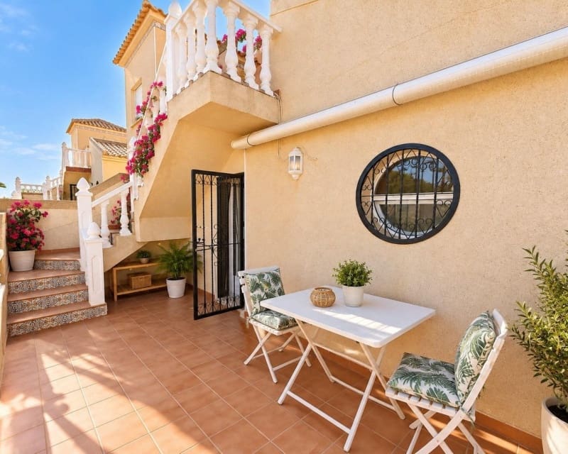 3 soveværelse Villa til salg i Villamartin med swimmingpool - € 369.000 (Ref: 10101504)