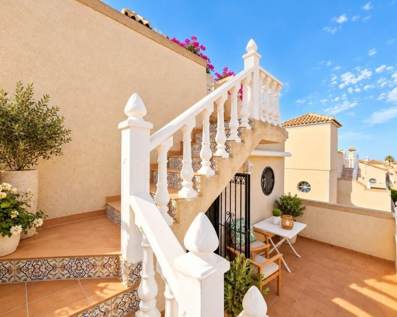 3 soveværelse Villa til salg i Villamartin med swimmingpool - € 369.000 (Ref: 10101504)