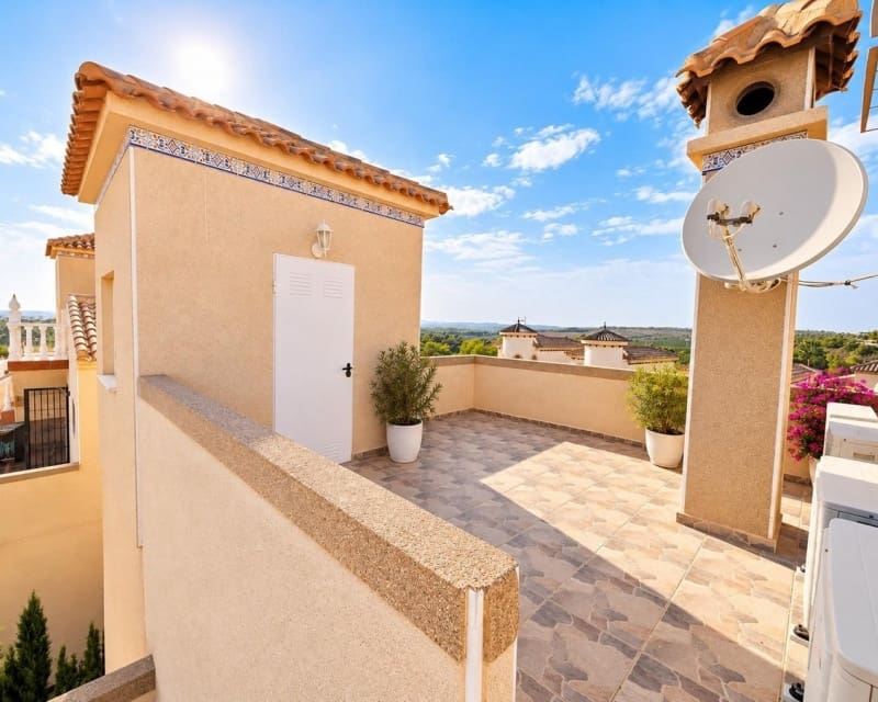 3 soveværelse Villa til salg i Villamartin med swimmingpool - € 369.000 (Ref: 10101504)