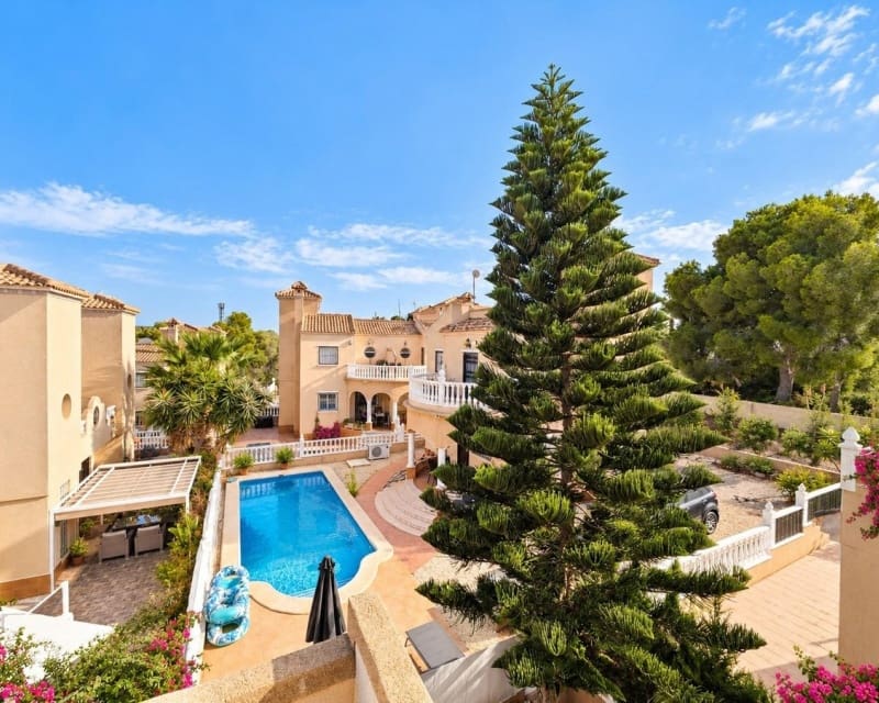 3 soveværelse Villa til salg i Villamartin med swimmingpool - € 369.000 (Ref: 10101504)