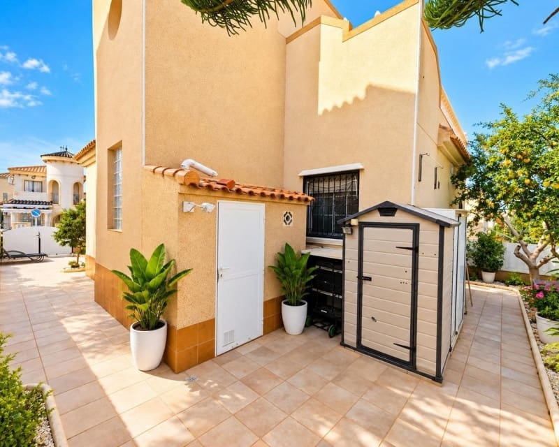 3 soveværelse Villa til salg i Villamartin med swimmingpool - € 369.000 (Ref: 10101504)