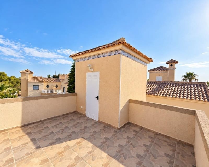 3 soveværelse Villa til salg i Villamartin med swimmingpool - € 369.000 (Ref: 10101504)