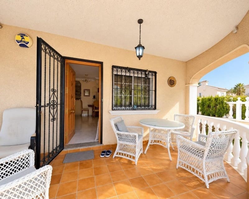 3 soveværelse Villa til salg i Villamartin med swimmingpool - € 369.000 (Ref: 10101504)