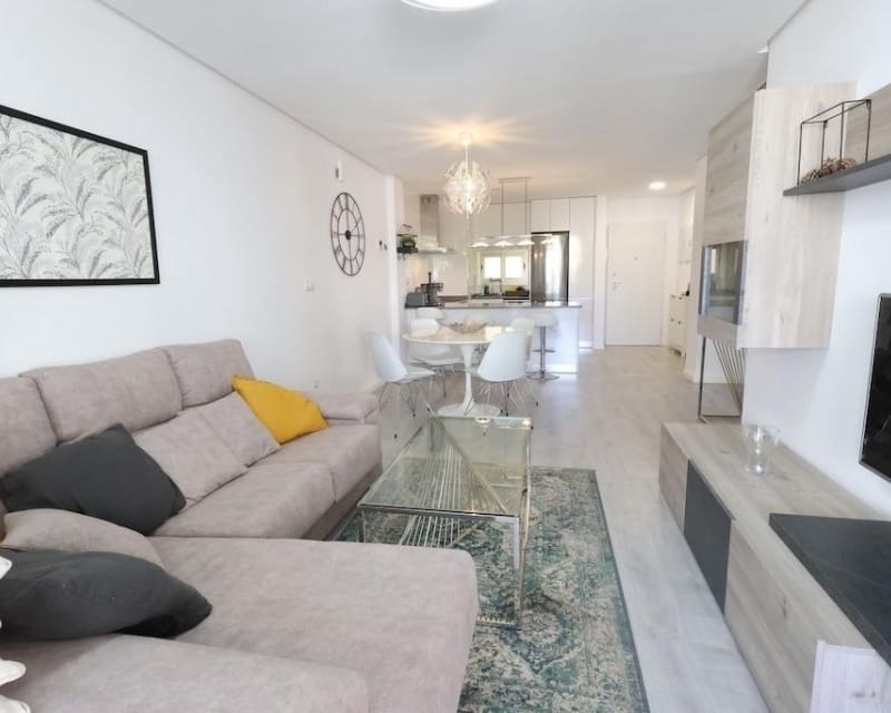 2 soveværelse Lejlighed til salg i Villamartin med swimmingpool garage - € 289.000 (Ref: 10101505)