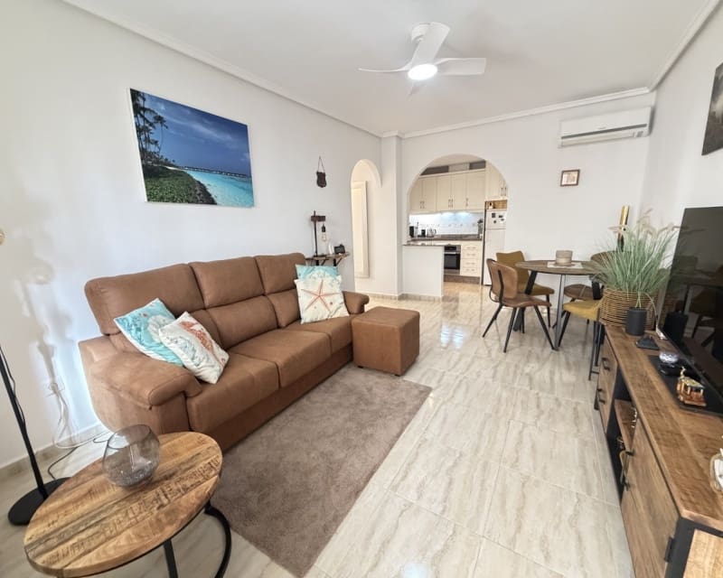 2 soveværelse Lejlighed til salg i Villamartin med swimmingpool - € 219.000 (Ref: 10101518)