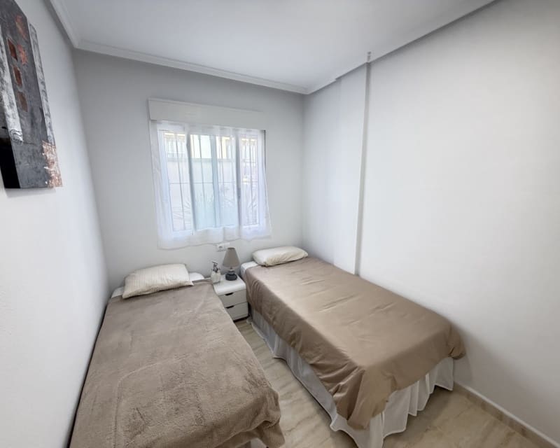 2 soveværelse Lejlighed til salg i Villamartin med swimmingpool - € 219.000 (Ref: 10101518)