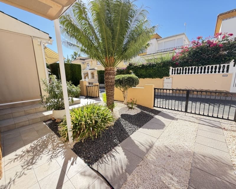 2 soveværelse Lejlighed til salg i Villamartin med swimmingpool - € 219.000 (Ref: 10101518)
