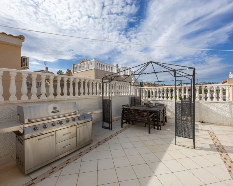 4 soverom Villa til salgs i Benimar med svømmebasseng garasje - € 379 950 (Ref: 10166995)