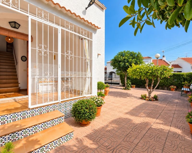 2 soveværelse Byhus til salg i Torrevieja med swimmingpool garage - € 210.000 (Ref: 10167009)