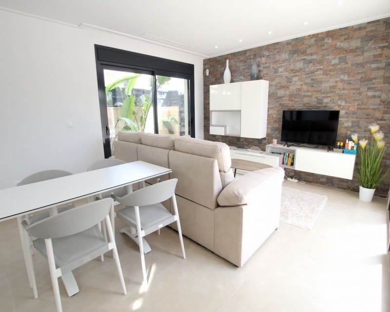 3 soveværelse Villa til salg i Benijofar med swimmingpool garage - € 389.000 (Ref: 10167010)