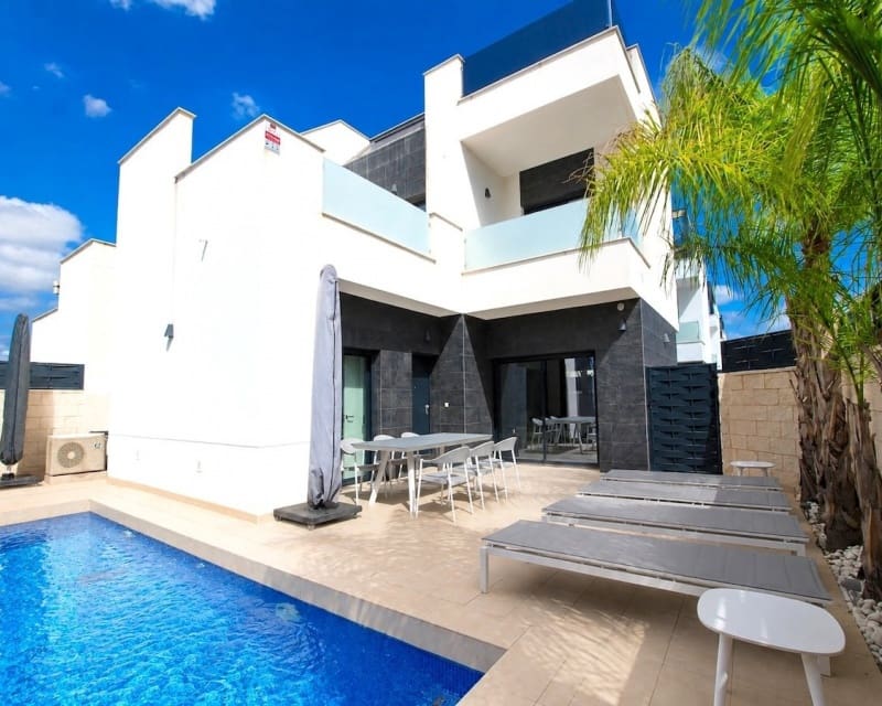 3 soveværelse Villa til salg i Benijofar med swimmingpool garage - € 389.000 (Ref: 10167010)