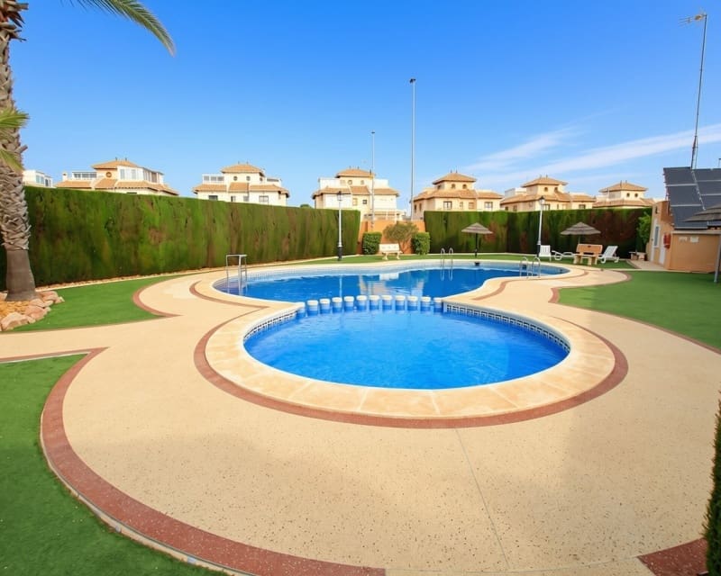 2 soverom Villa til salgs i Cabo Roig med svømmebasseng garasje - € 220 000 (Ref: 10167011)