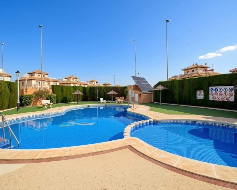 2 soverom Villa til salgs i Cabo Roig med svømmebasseng garasje - € 220 000 (Ref: 10167011)