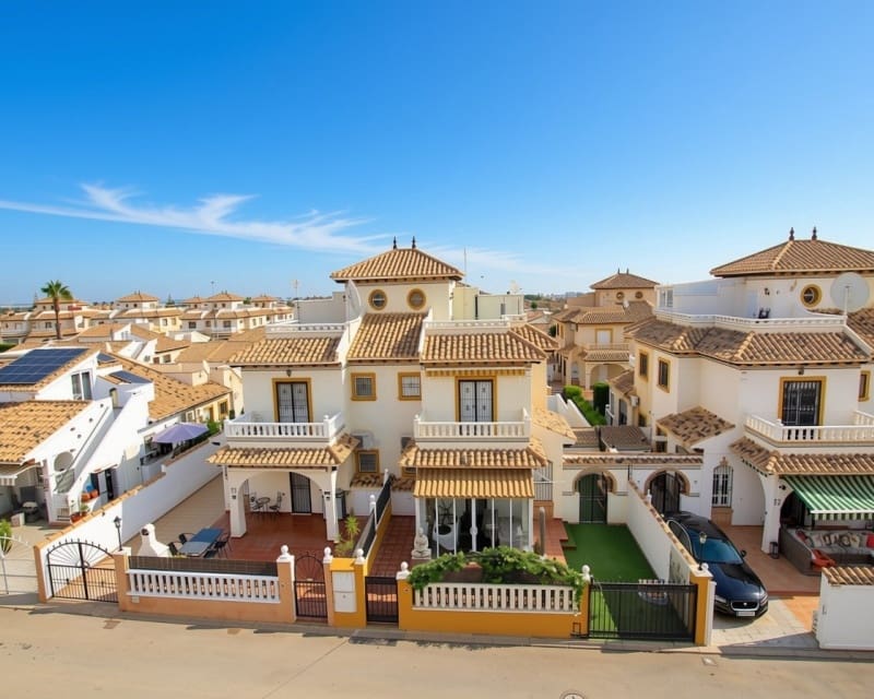 2 soverom Villa til salgs i Cabo Roig med svømmebasseng garasje - € 220 000 (Ref: 10167011)