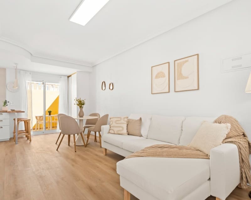 2 soveværelse Byhus til salg i Villamartin med swimmingpool garage - € 229.800 (Ref: 10167012)