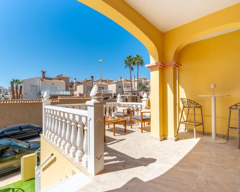 2 soveværelse Byhus til salg i Villamartin med swimmingpool garage - € 229.800 (Ref: 10167012)