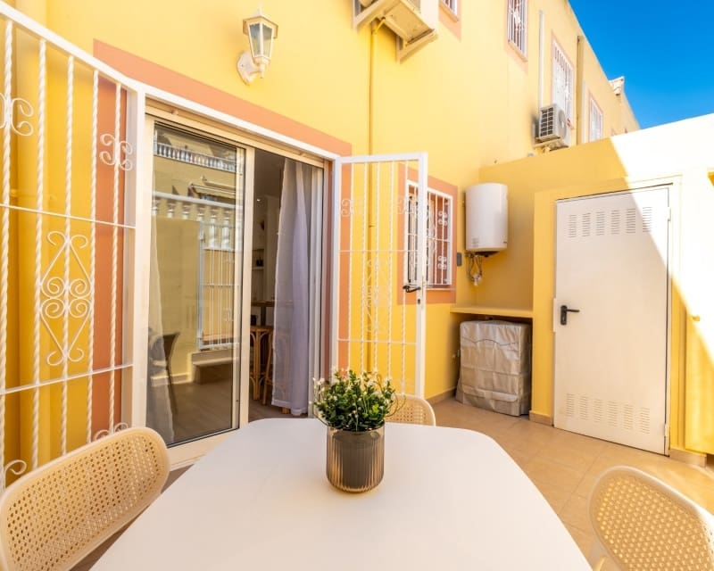 2 soveværelse Byhus til salg i Villamartin med swimmingpool garage - € 229.800 (Ref: 10167012)