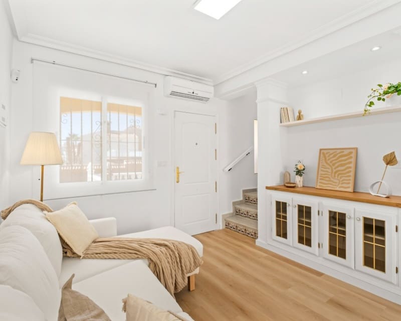 2 soveværelse Byhus til salg i Villamartin med swimmingpool garage - € 229.800 (Ref: 10167012)