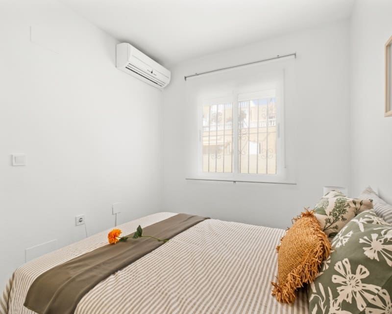 2 soveværelse Byhus til salg i Villamartin med swimmingpool garage - € 229.800 (Ref: 10167012)
