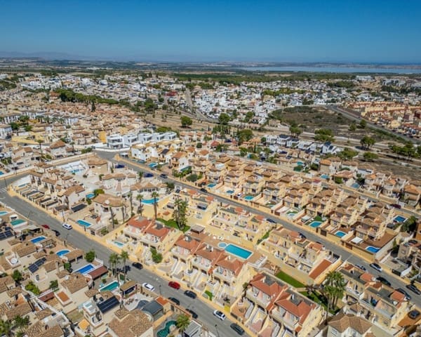 2 soveværelse Byhus til salg i Villamartin, Orihuela med swimmingpool garage - € 229.800 (Ref: 10167012)