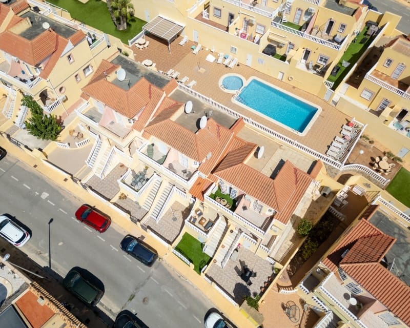 2 soveværelse Byhus til salg i Villamartin med swimmingpool garage - € 229.800 (Ref: 10167012)