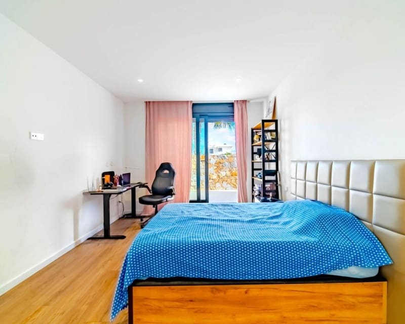 Chalet de 6 habitaciones en Campoamor en venta con piscina - 1.990.000 € (Ref: 10167013)