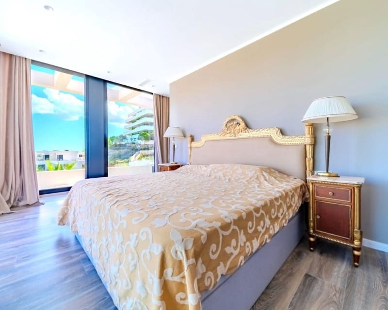Chalet de 6 habitaciones en Campoamor en venta con piscina - 1.990.000 € (Ref: 10167013)