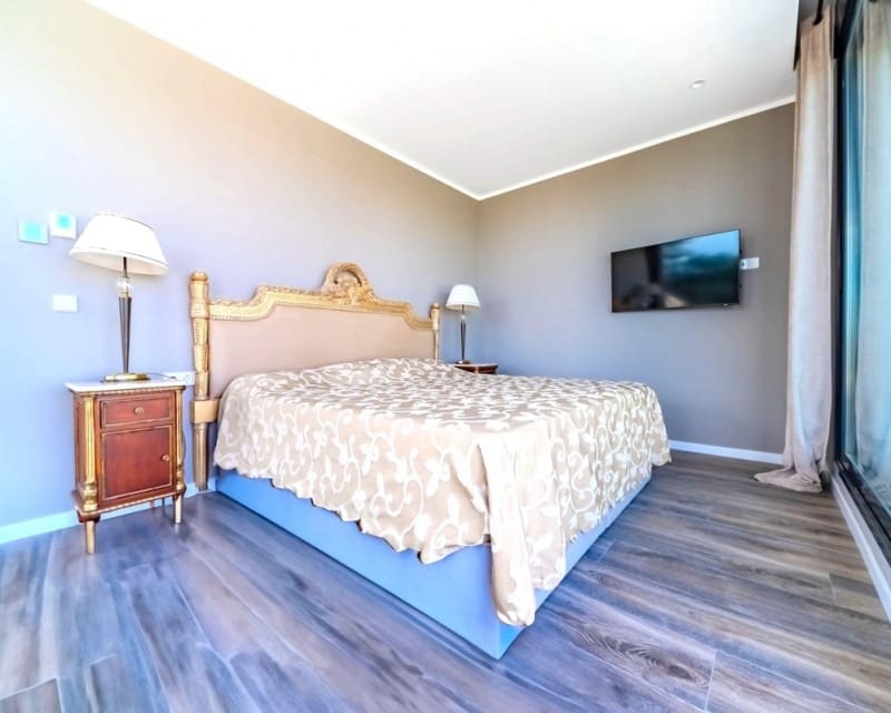 Chalet de 6 habitaciones en Campoamor en venta con piscina - 1.990.000 € (Ref: 10167013)