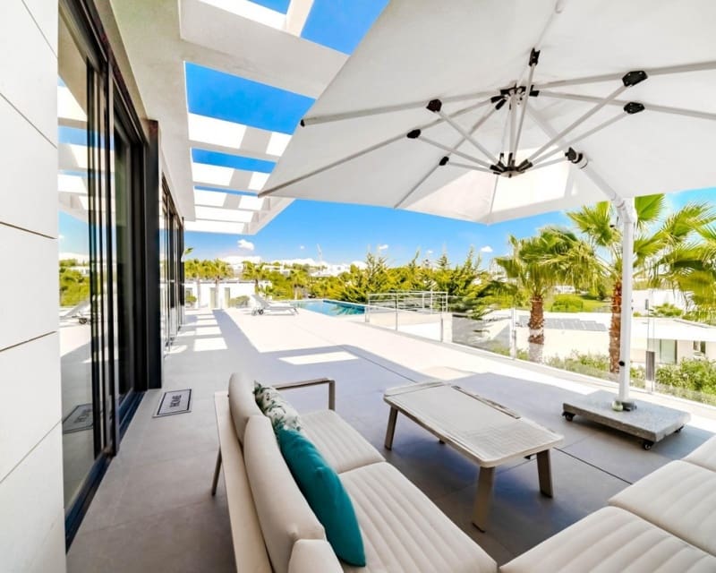 Chalet de 6 habitaciones en Campoamor en venta con piscina - 1.990.000 € (Ref: 10167013)