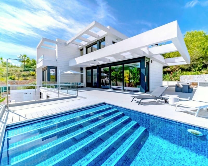 Chalet de 6 habitaciones en Campoamor en venta con piscina - 1.990.000 € (Ref: 10167013)